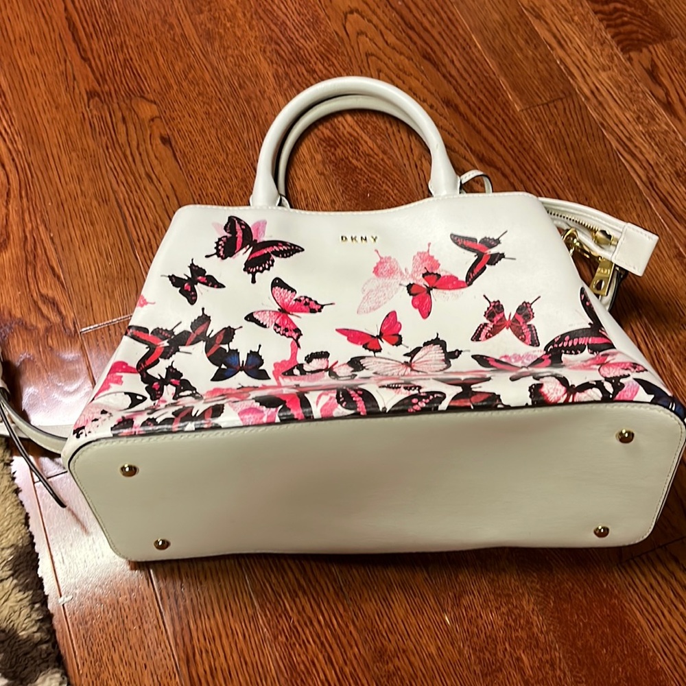 DKNY slightly used handbag
